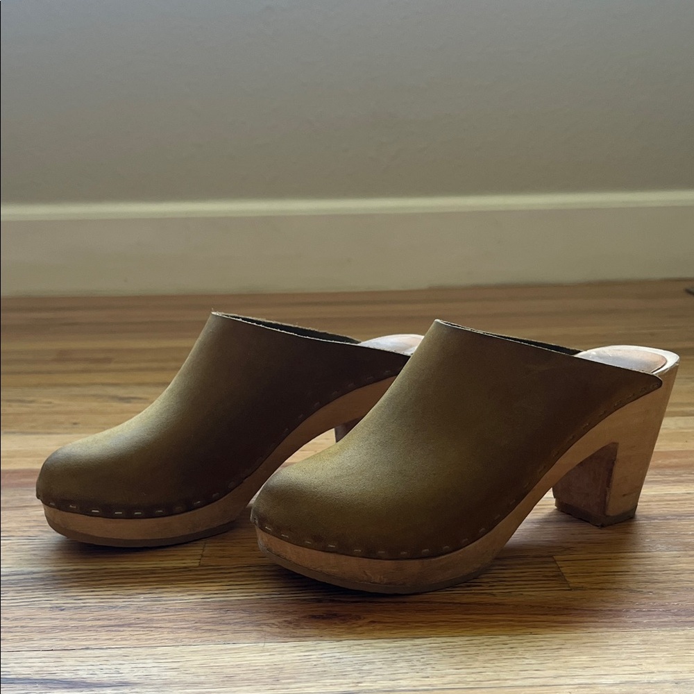 RARE BRYR 34 Olive Green Clog high heel